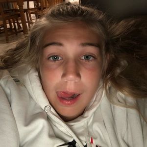 Meet your Posher, Maya